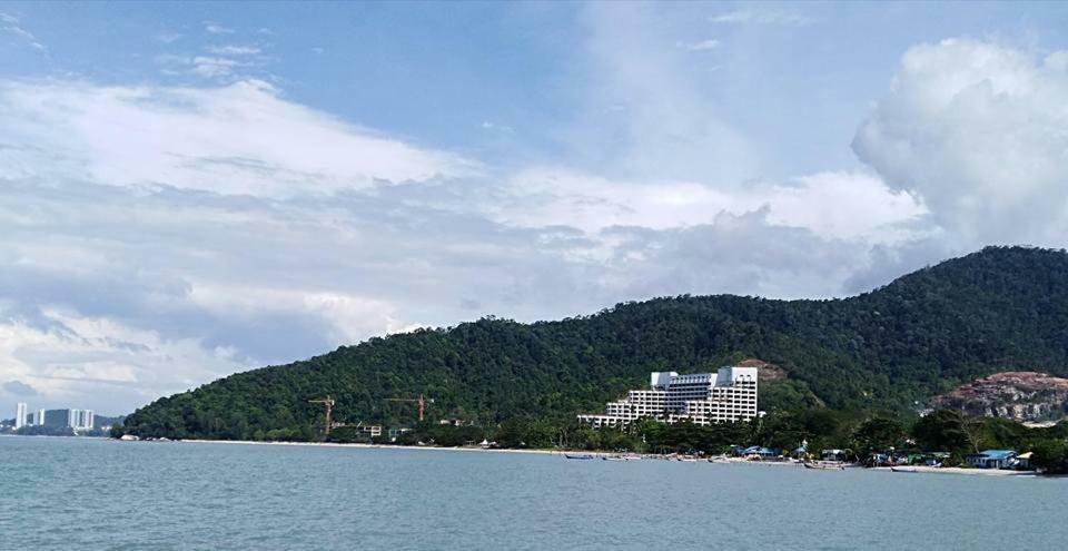 M's Place Chalet George Town